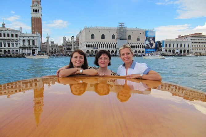 Private Grand Canal 1-Hour Boat Tour - Guides Role and Expectations