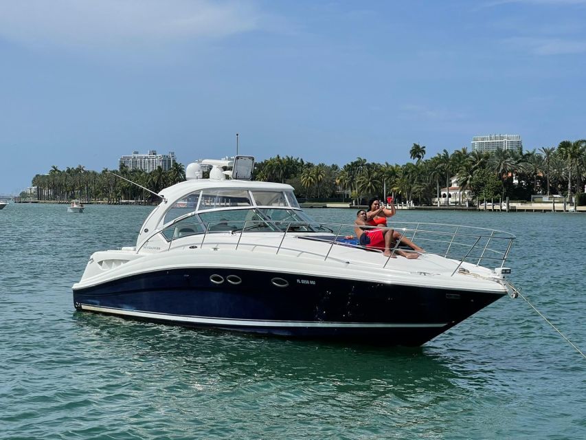 Private Yacht Rentals 2h Champagne Gift - The Yacht Experience in Miami Bay