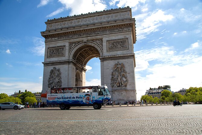 Tours of Paris and the Hauts-de-Seine in an Amphibious Bus - Key Features of the Tour