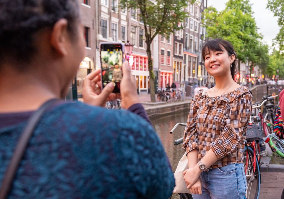 Amsterdam: Red Light District Tour in German or English - Meeting Point and Guide Details