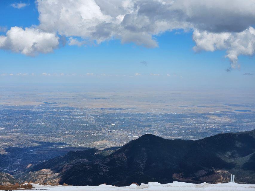 Colorado Springs: Pikes Peak Luxury Jeep Tours - Visitor Amenities at the Summit