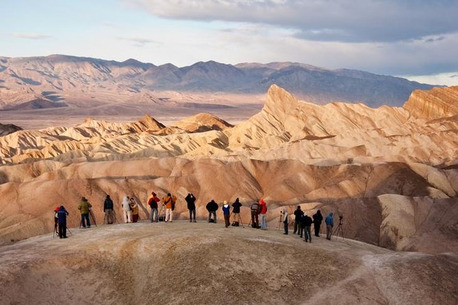 Death Valley Sunset and Starry Night Tour From Las Vegas - Guide Expertise and Satisfaction