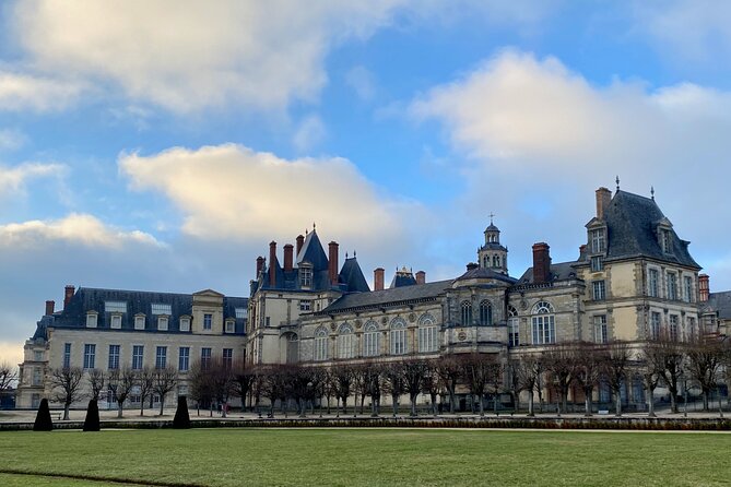 Fontainebleau, Versailles, Trianon Small Group From Paris - Pickup Points