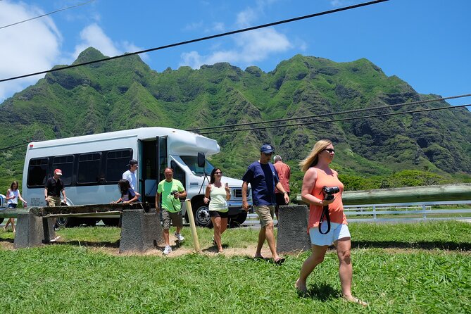 Hidden Gems of Oahu Circle Island Tour With Byodo in Temple - Customer Experience