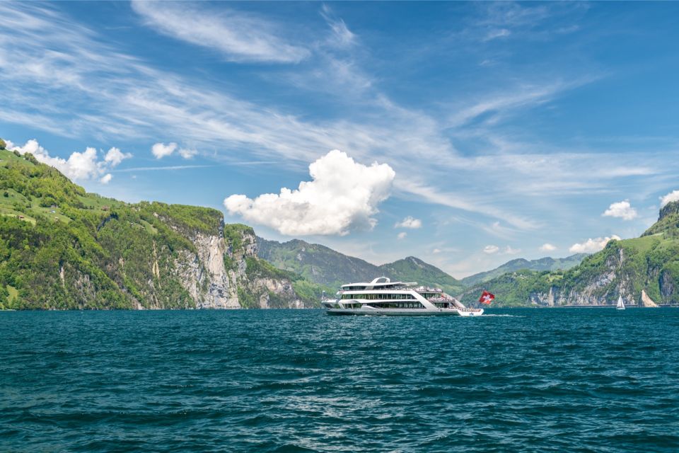 Ingenbohl: Roundtrip Lake Uri Cruise From Brunnen to Flüelen - Onboard Amenities and Options