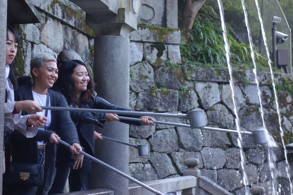 Kyoto: Early Bird Visit to Fushimi Inari and Kiyomizu Temple - Walking Through Preserved Districts