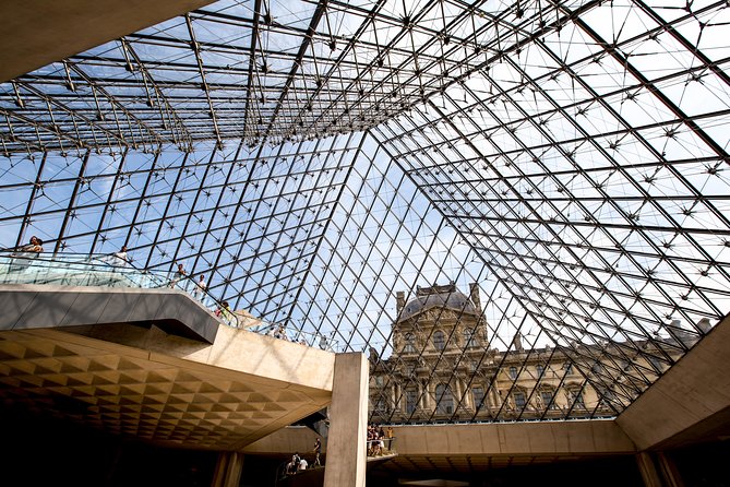 Louvre Museum Guided Tour Options With Entry Ticket - Host Communication and Satisfaction