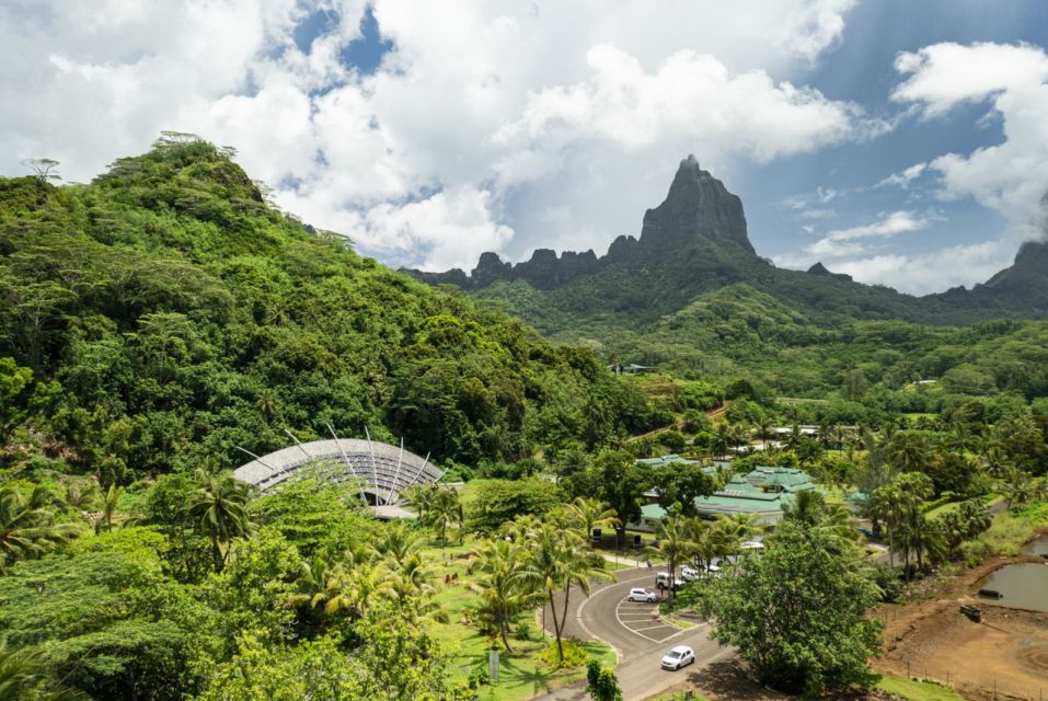 Moorea Highligts: Blue Laggon Shore Attractions and Lookouts - Ananas Road Drive