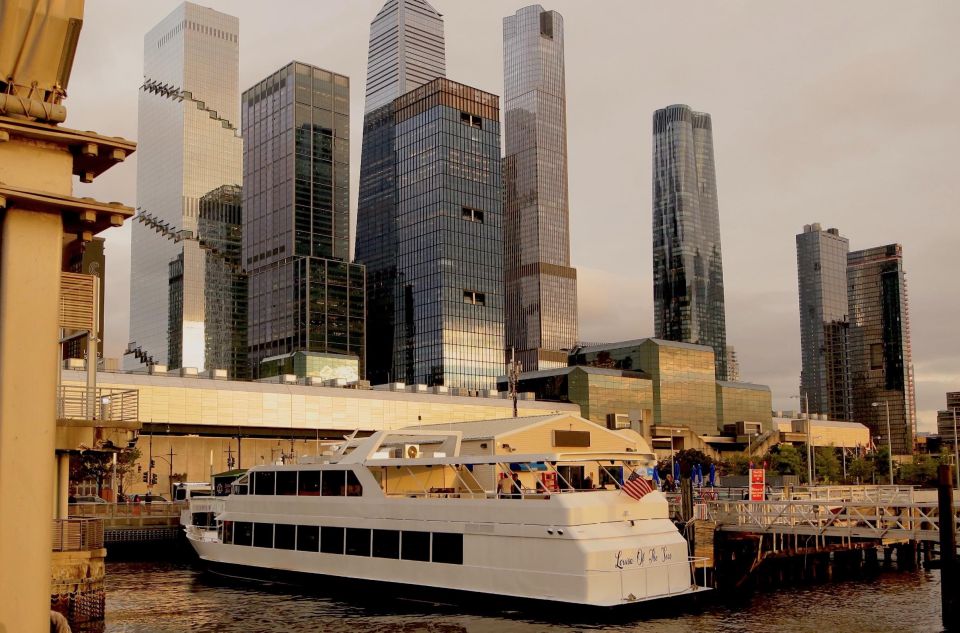 NYC: 3-Hour Dinner Cruise on a Luxurious Boat - Highlights