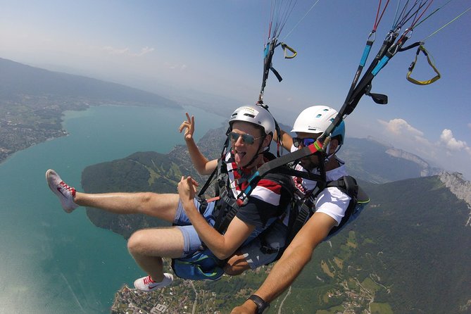 Paragliding Performance Flight Over the Magnificent Lake Annecy - Expectations and Participant Guidelines