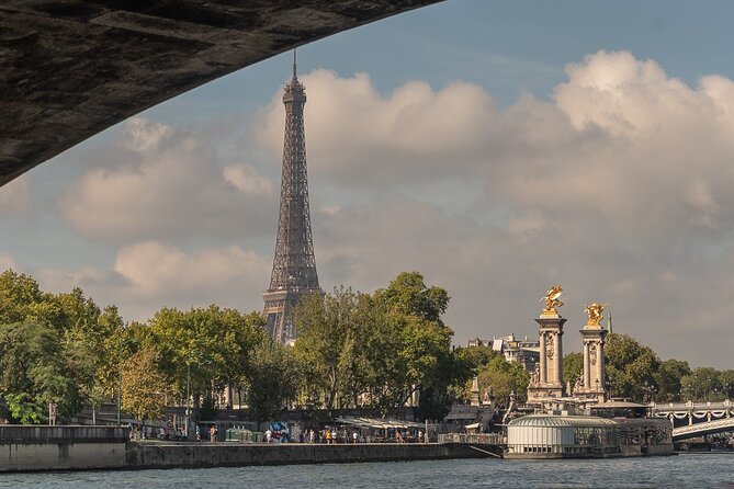 Private Cruise to Discover Paris - Service Provider Insights