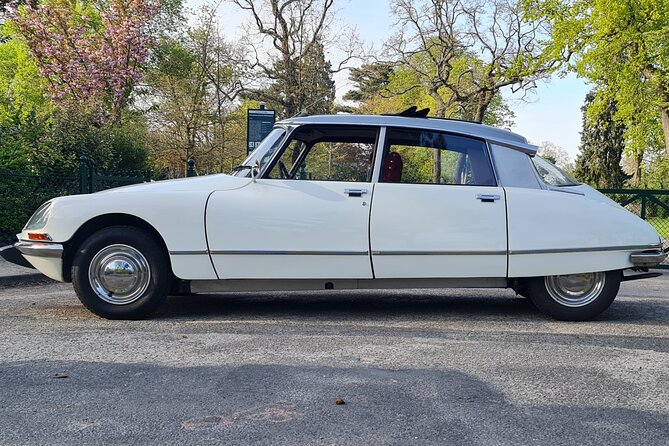 Private Tour 2 Hours Paris Citroën DS Oldtimer - Emily in Paris - Booking and Availability