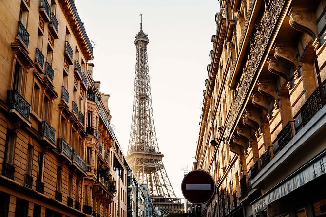 PRIVATE TOUR: Highlights & Hidden Gems of Paris With Locals / B-Corp Certified - Local Insights