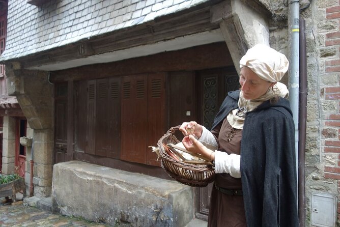 Unusual Guided Tour of Dinan Immersed in the Middle Ages - Expert Guides