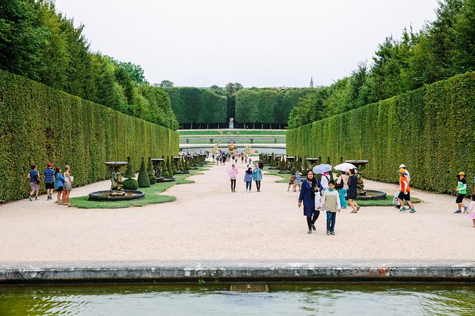 Versailles Château & Gardens Walking Tour From Paris by Train - Visitor Experience