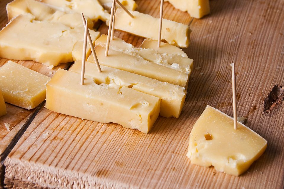 Bern: Gruyères Cheese and Cailler Chocolate Tasting Tour - Customer Reviews & Location