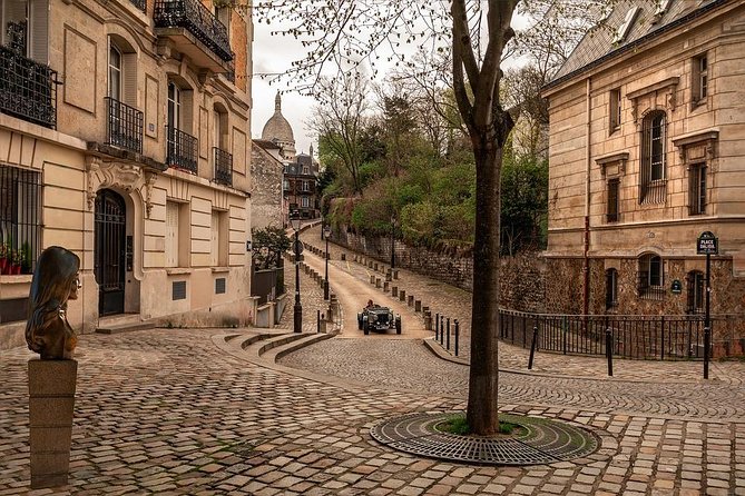Explore Montmartre Like a Local - Private Walking Tour - Traveler Engagement