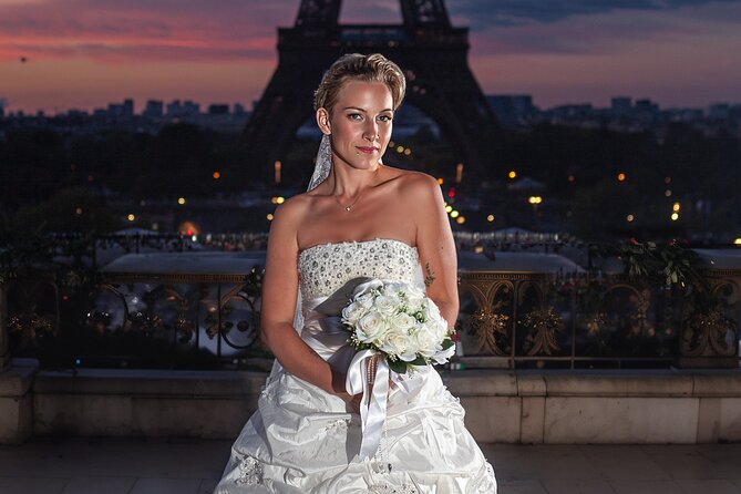 Iconic Portraits in an Exclusive Photoshoot at the Eiffel Tower - Enchanting Parisian Atmosphere