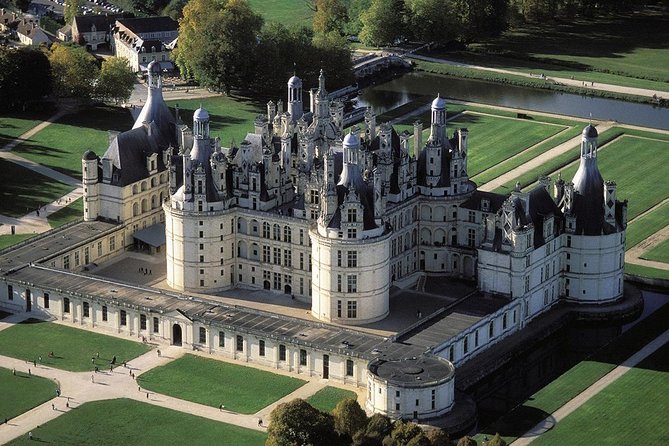 Loire Castles : Cheverny, Chenonceau, Chambord Guided Tour From Paris - Common questions