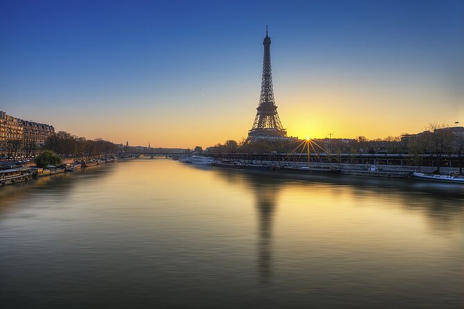Paris Lights Evening Bus Tour With Eiffel Tower Summit Option - Tour Guides and Expert Recommendations