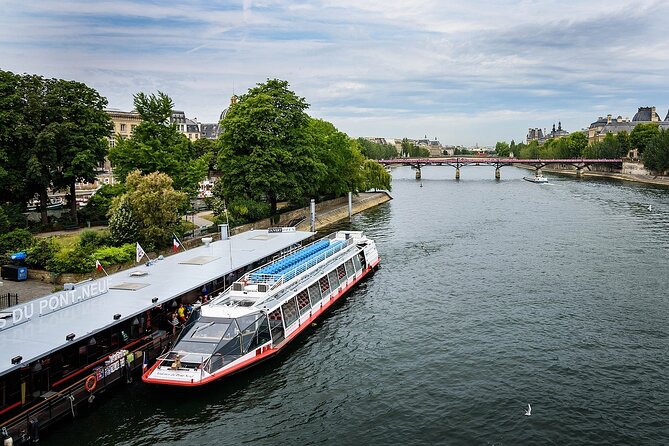 Paris Must See Highlights Private Guided Tour - UNESCO-listed Seine River Cruise