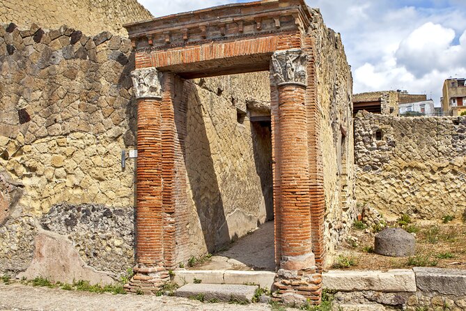 Pompeii and Herculaneum Small Group Tour With an Archaeologist - Host Response and Satisfaction