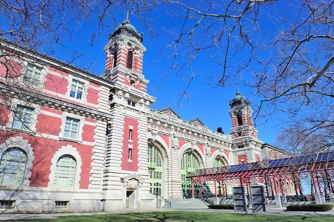 Private Statue of Liberty and Ellis Island Tour - Background