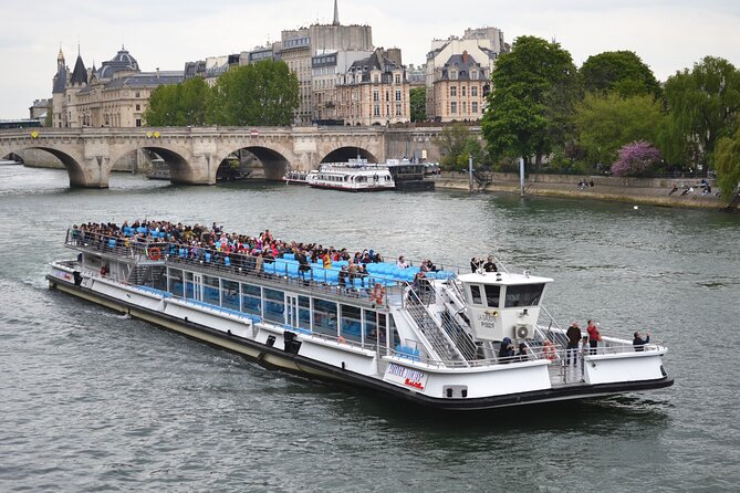 Seine River Cruise With Commentary One Hour Seine Cruise - Common questions