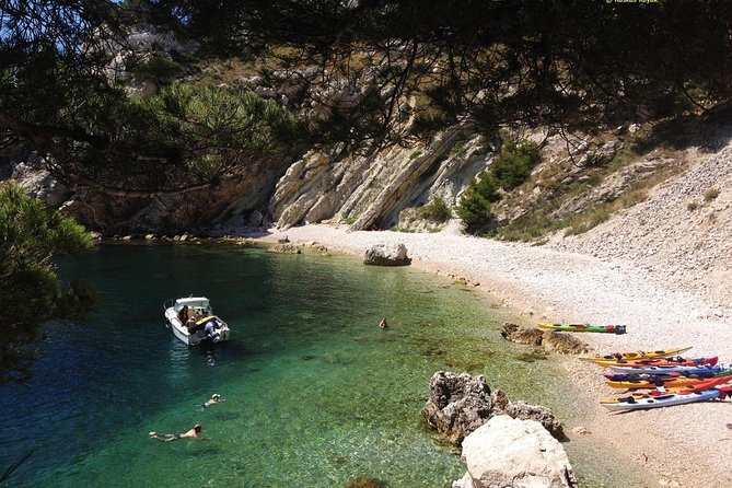 A Guided Day of Exploration in Sea Kayaking, Discovery of the National Park. - Directions