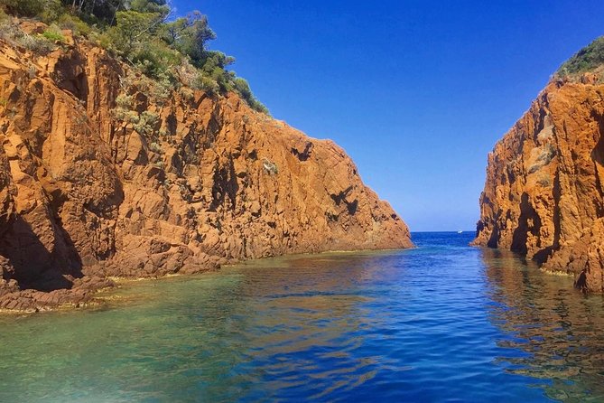 Calanques and Red Rocks - Departure Saint Raphaël - Language Barriers and Communication