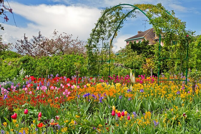 Giverny Monet'S House and Gardens Half Day Tour From Paris - Departure Point