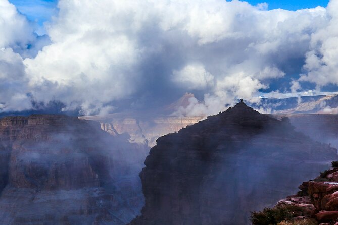 Grand Canyon West Rim With Hoover Dam Photo Stop From Las Vegas - Driver and Guide Interaction