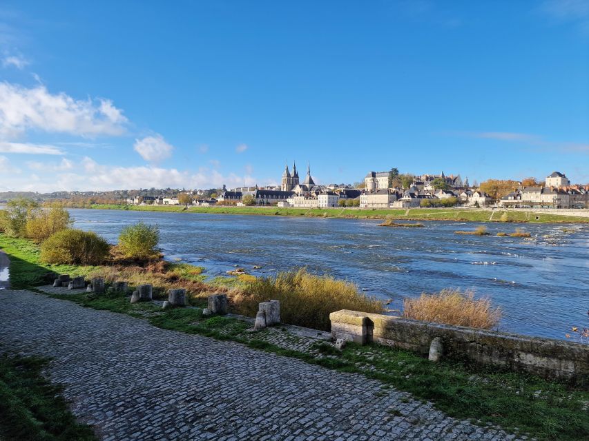 Private Day Tour to Loire Valley Castles & Wines From Paris - Return Trip Details