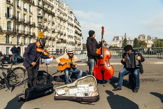 PRIVATE TOUR: Highlights & Hidden Gems of Paris With Locals / B-Corp Certified - Safety Measures