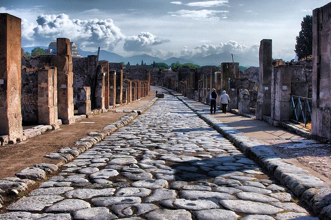 2 Hours Pompeii Tour With Local Historian - Ticket Included - Common questions