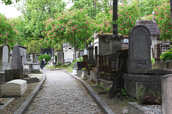 Famous Graves of Père Lachaise Cemetery Guided Tour - Final Words