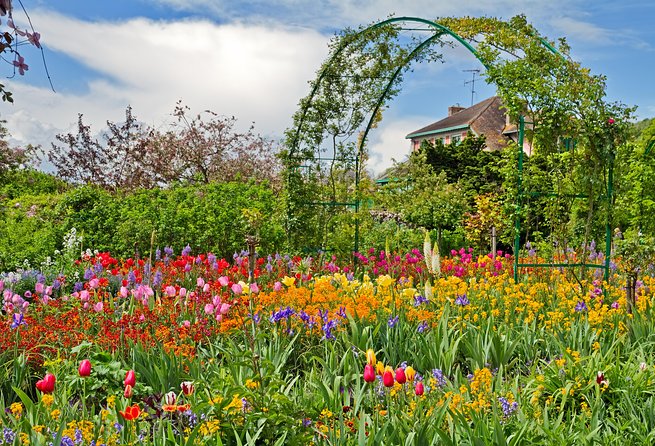 Giverny and Versailles Palace Audio Guided Day Trip With Lunch From Paris - Common questions