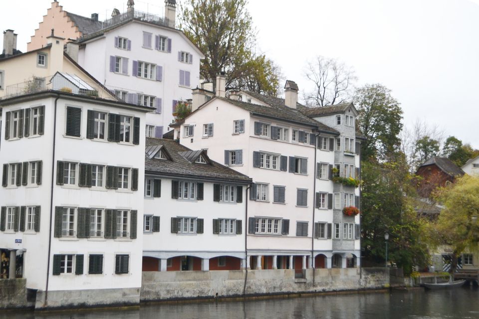 Zurich: First Discovery Walk and Reading Walking Tour - Directional Assistance