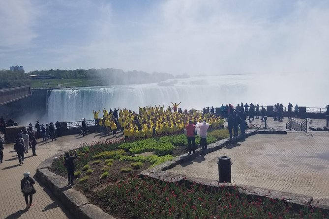 Tour to Niagara Falls With Cruise - Common questions