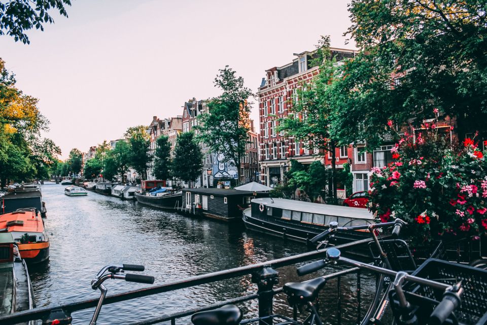 Amsterdam: Highlights Self-Guided Scavenger Hunt & City Tour - Key Points