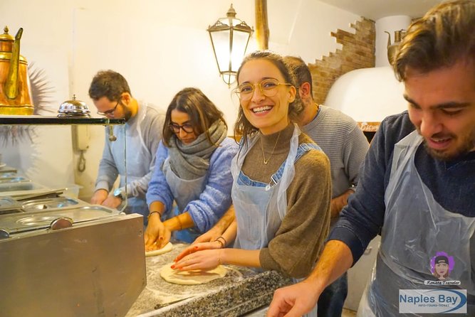 Authentic Pizza Class With Drinks Included in the Center of Naples - Key Points
