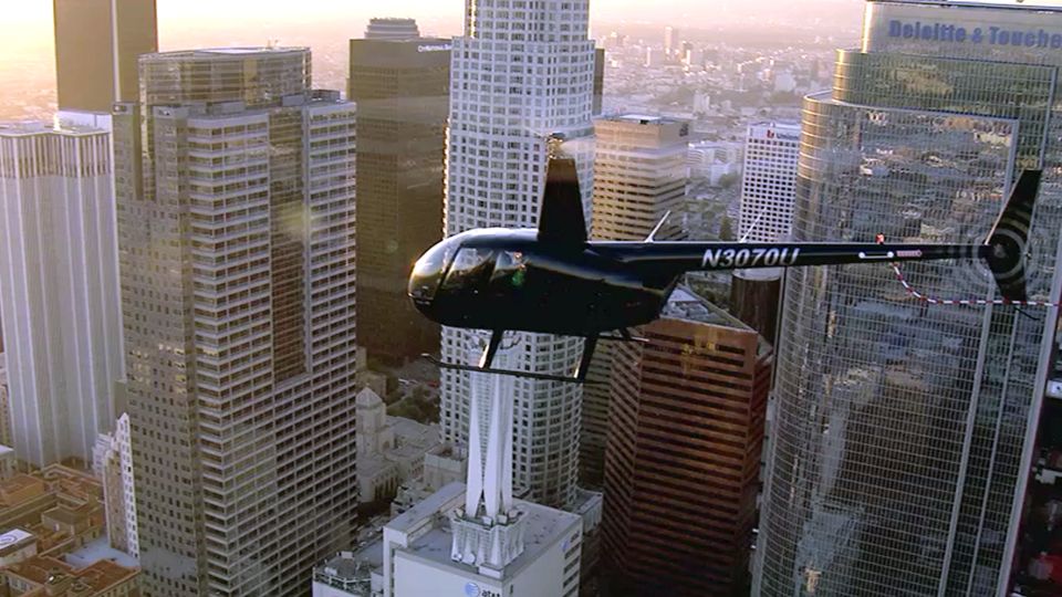 Los Angeles: Downtown Landing Helicopter Tour - Key Points