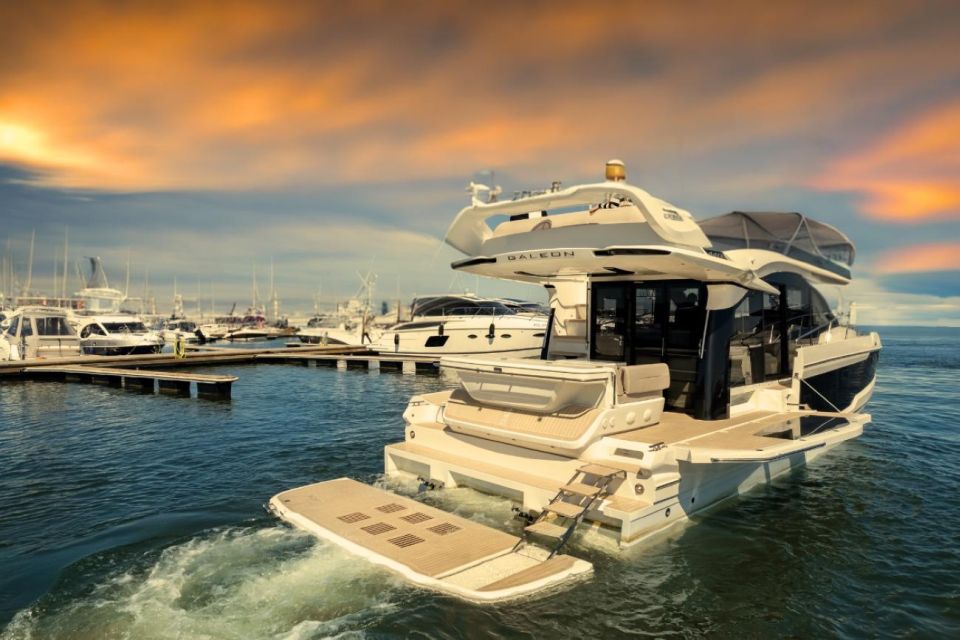 Luxury Yacht Sunset Champagne Cruise Vierwaldstättersee - Key Points