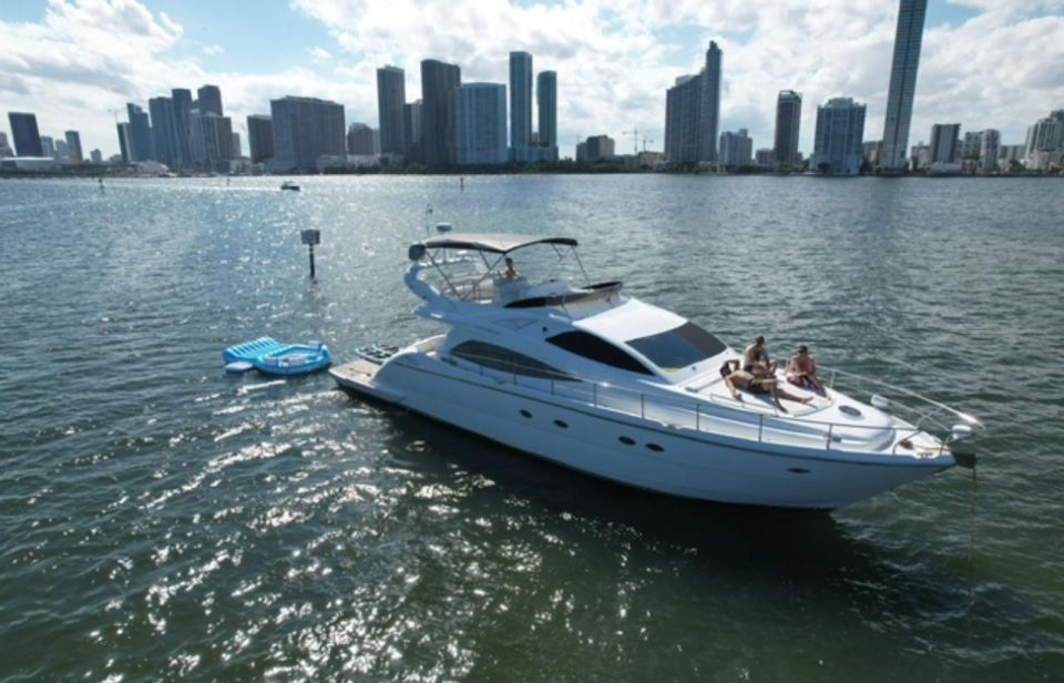 Miami Yacht Rental With Jetski, Paddleboards, Inflatables - Key Points