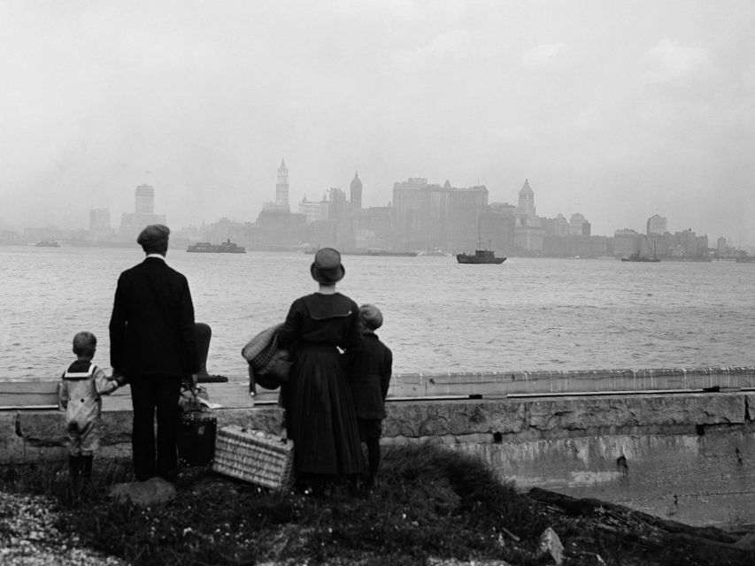 NYC: Ellis Island Private Tour With Liberty Island Access - Key Points