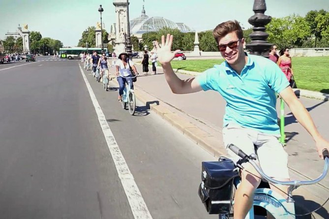 Paris Highlights Bike Tour: Eiffel Tower, Louvre and Notre-Dame - Key Points