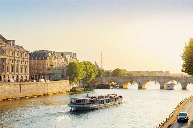 Paris: Night River Cruise On The Seine With Waffle Tasting - Key Points