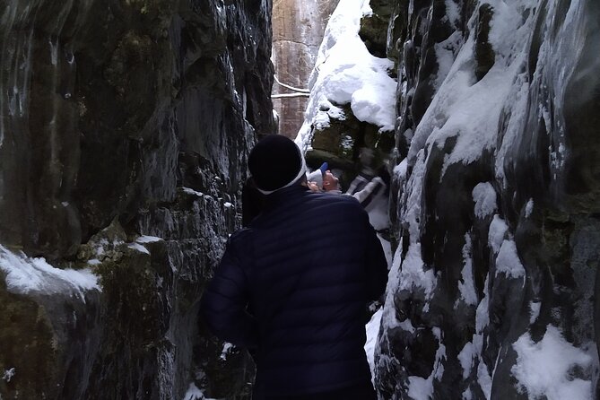 Private Singhampton Caves Snowshoe/Crampons, Collingwood/Blue Mtn - Key Points