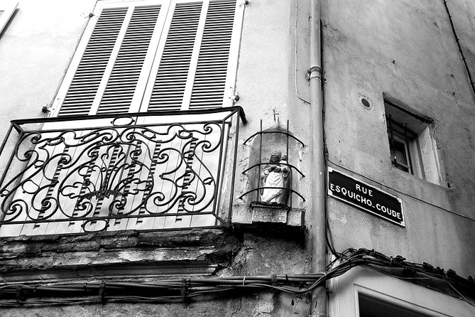 Public Visit of Aix-En-Provence the Streets Are Told - Key Points