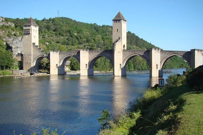 St Cirq Lapopie and Pech Merle Cavern Tour From Toulouse - Key Points